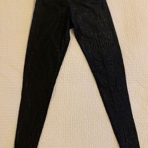 ONZIE Embossed Black Workout Tights - S/M